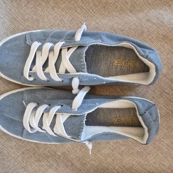 Women's Blue Cute and Comfy Canvas Slip-On Sneakers, Size 9 - Picture 5 of 6